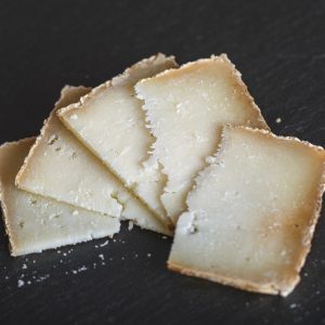 Queso curado de cabra (pieza 350 g aprox.)